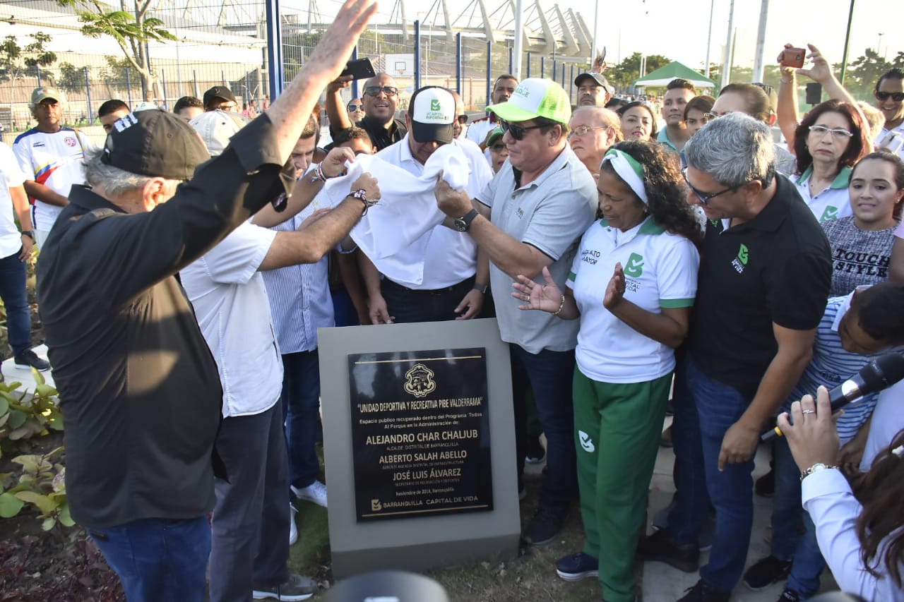 El Alcalde Alejandro Char inaugura las obras.