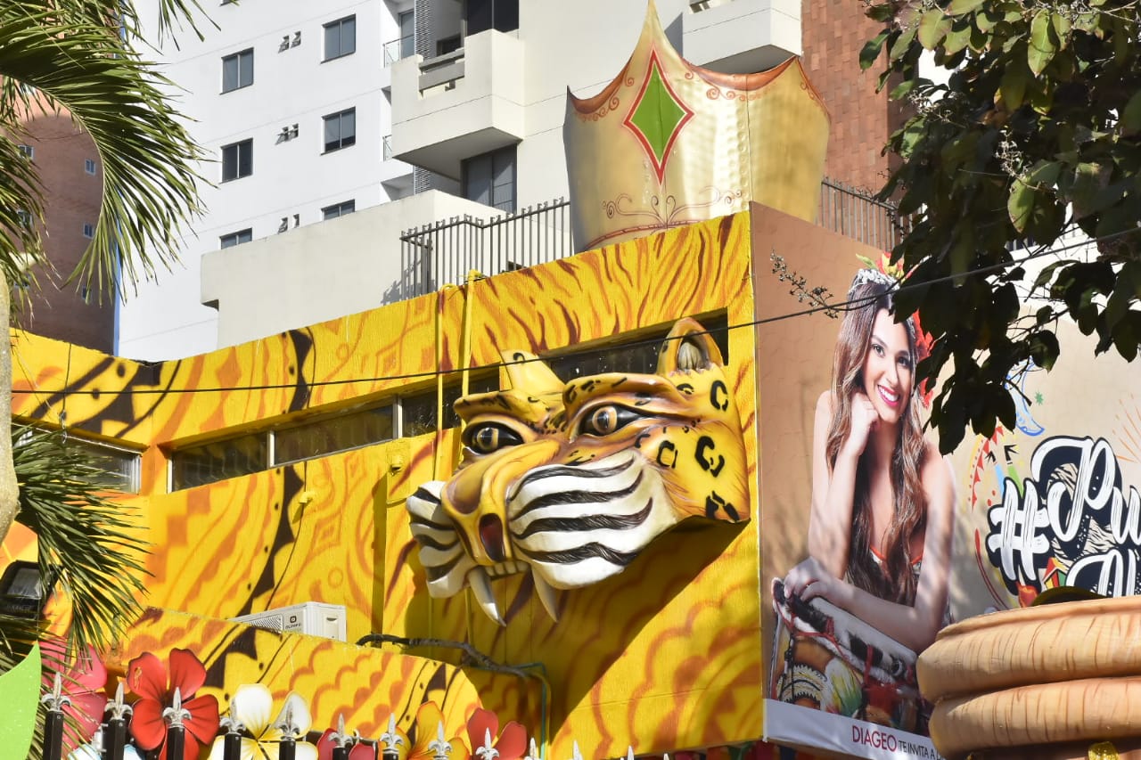 Máscaras de tigres alusivas a la fiesta.