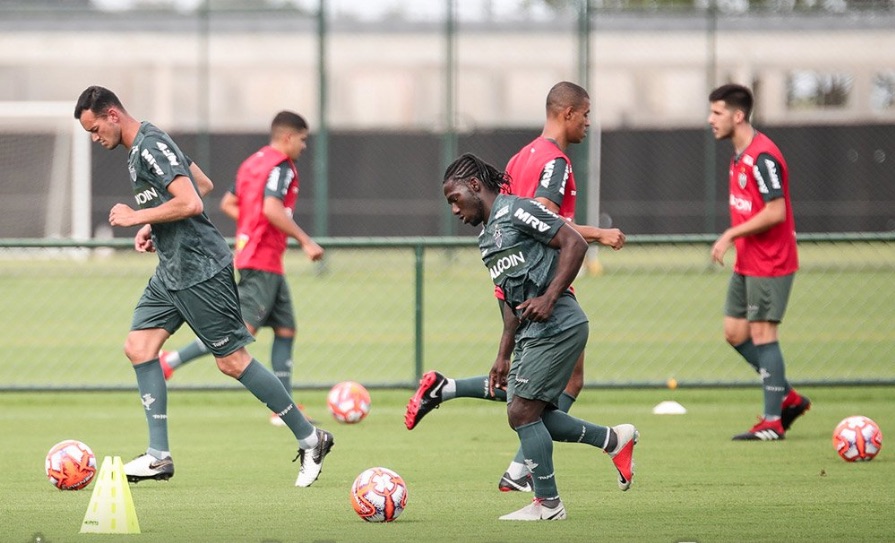 Yimmi Chará en un entrenamiento con el club brasileño.