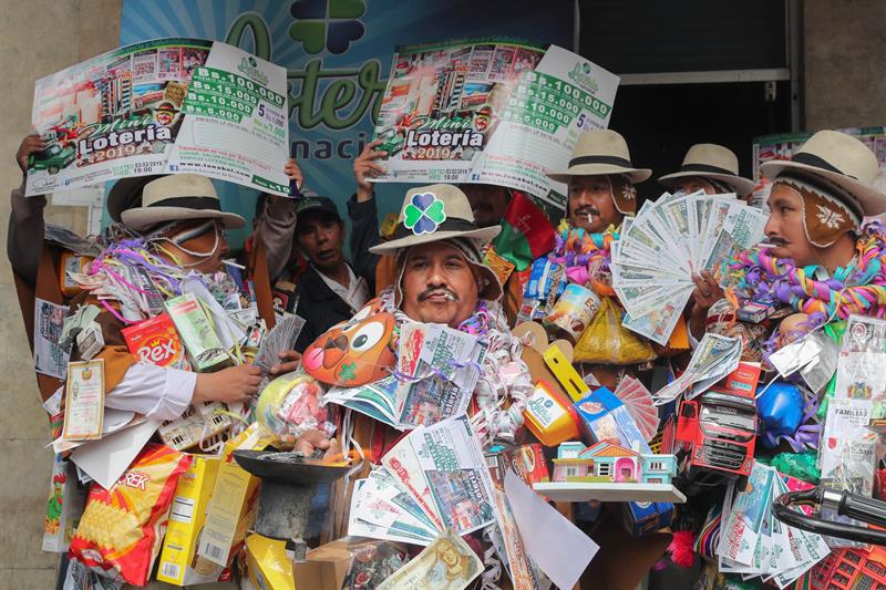 La feria de Alasita, que significa cómprame en aimara, se celebra cada 24 de enero.