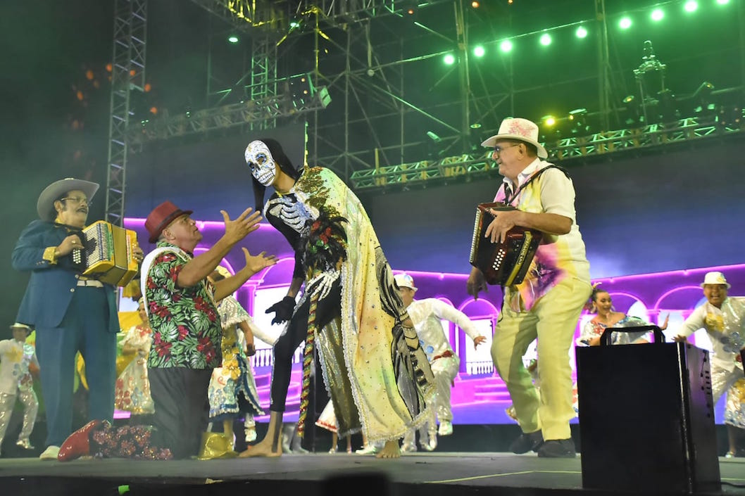 "Mátame después del Carnaval", presentación de Dolcey Gutiérrez y Anibal Velásquez,.