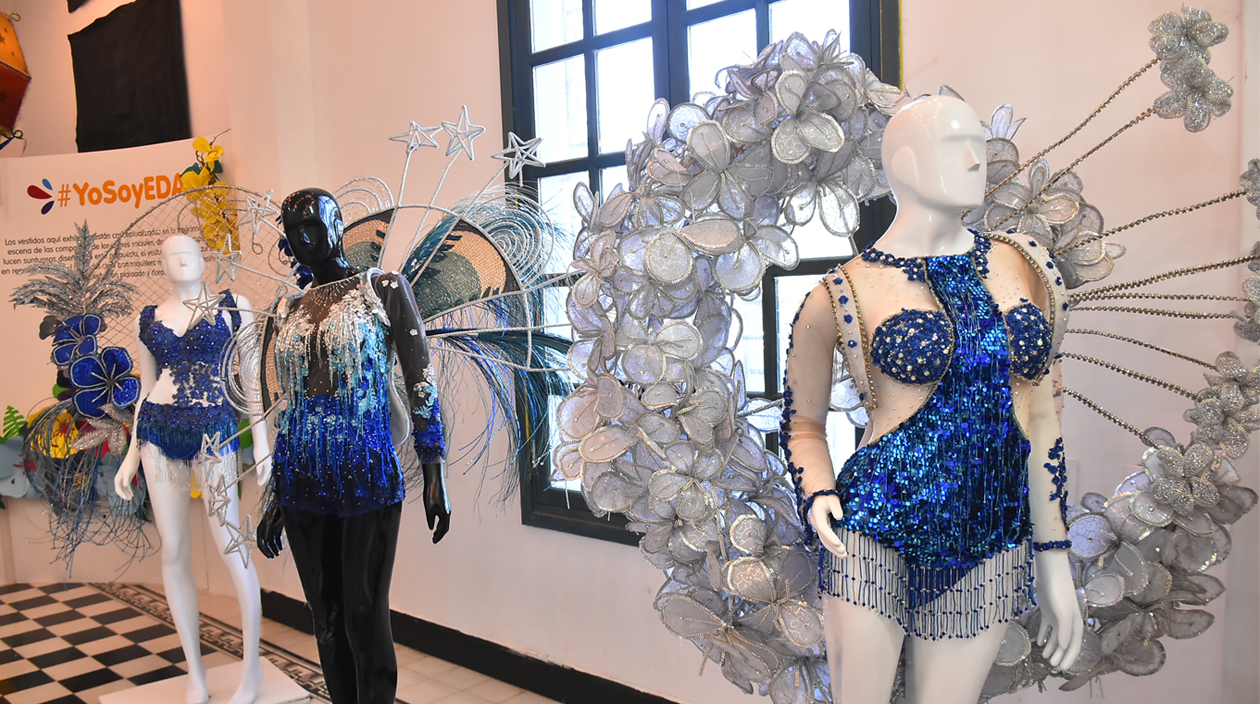 Vestidos de Reinas del Carnaval en noches de Guacherna.