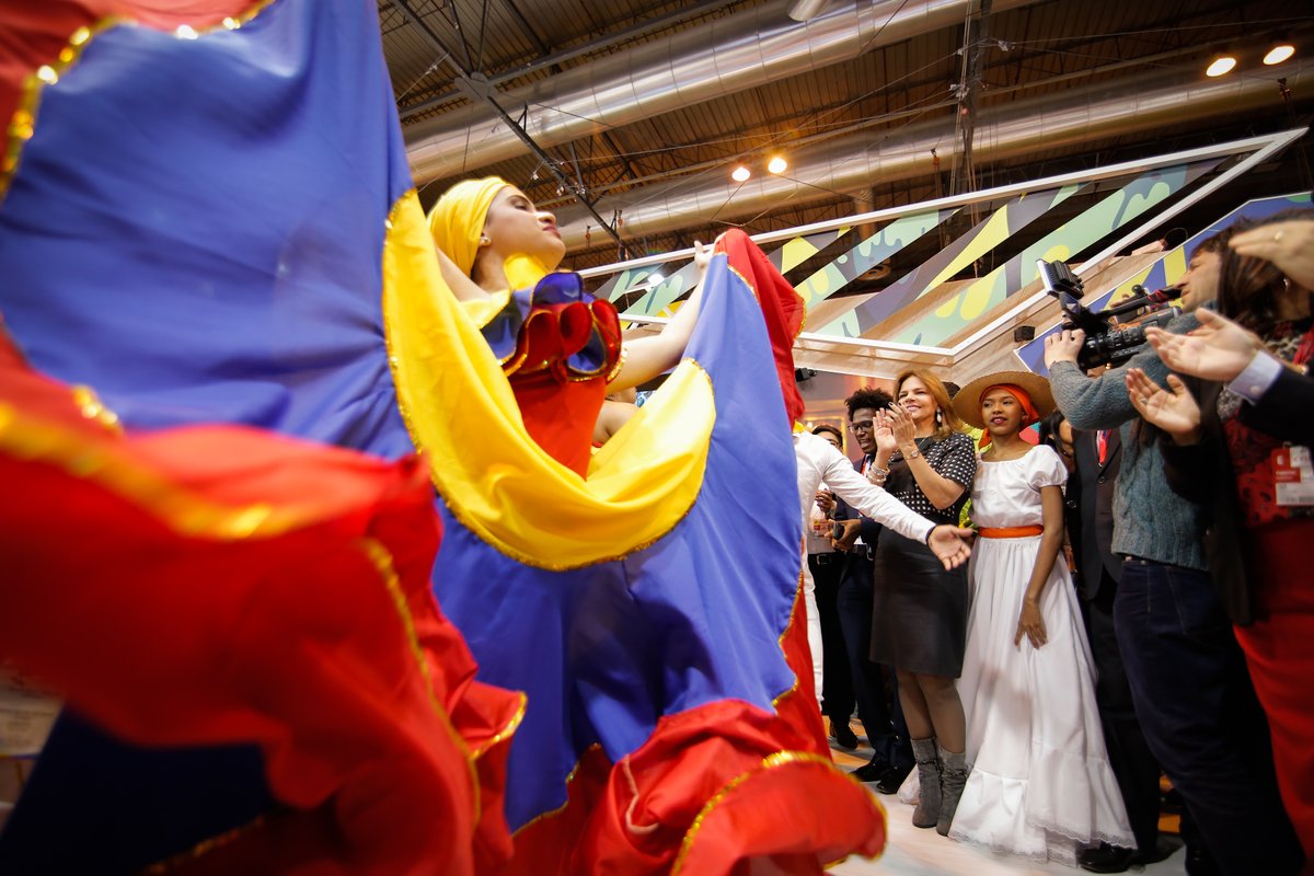La bandera de Colombia hizo presencia en el vestuario de los jóvenes.