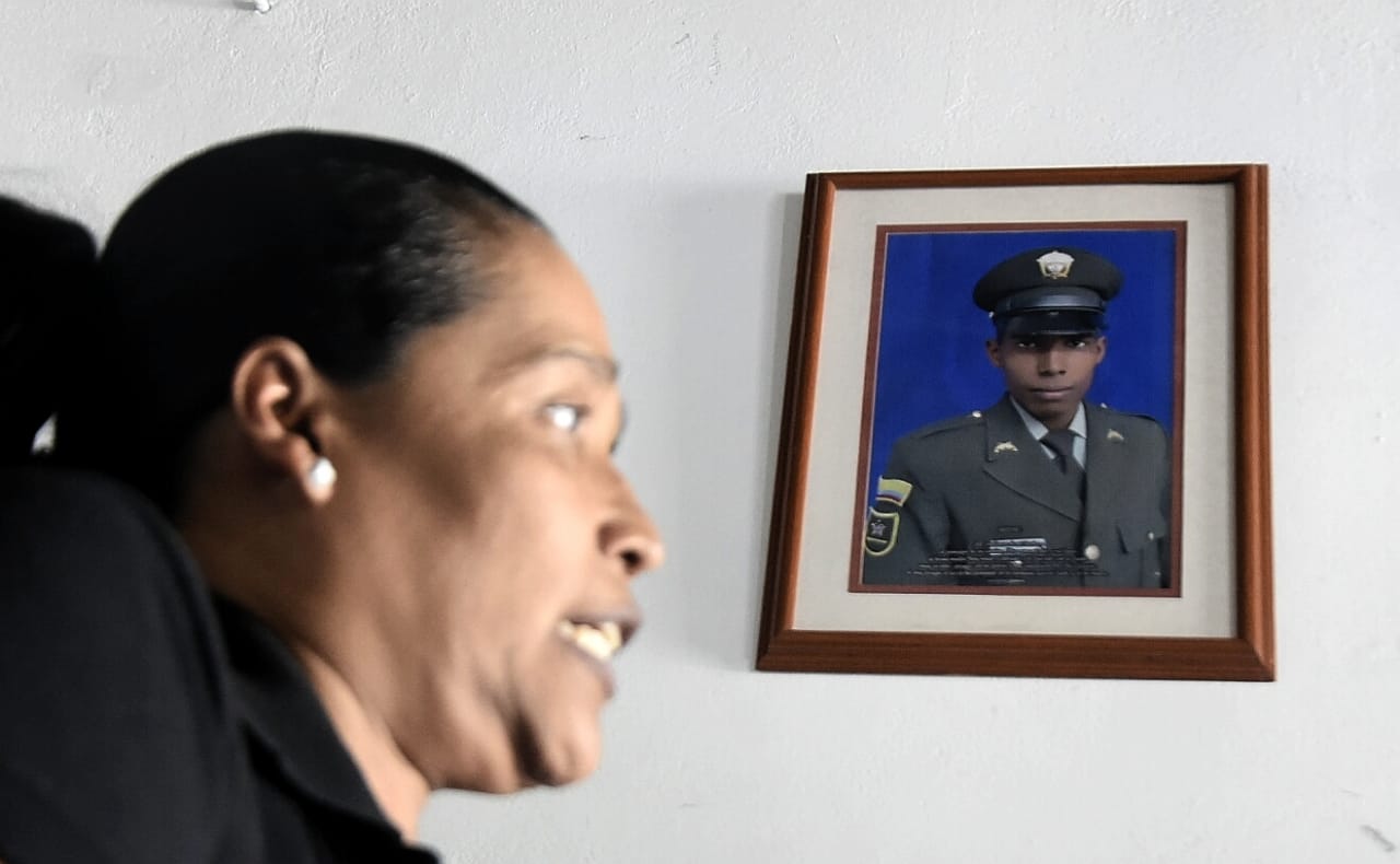 La sala de la casa de Candelaria se encuentra colgada la fotografía de su hijo Yosimar.