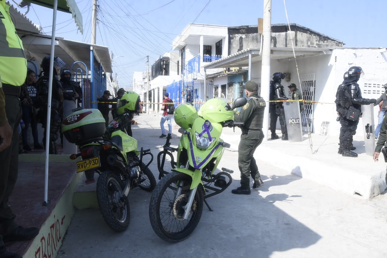 El sector fue acordonado para las diligencias de levantamiento de los cuerpos.