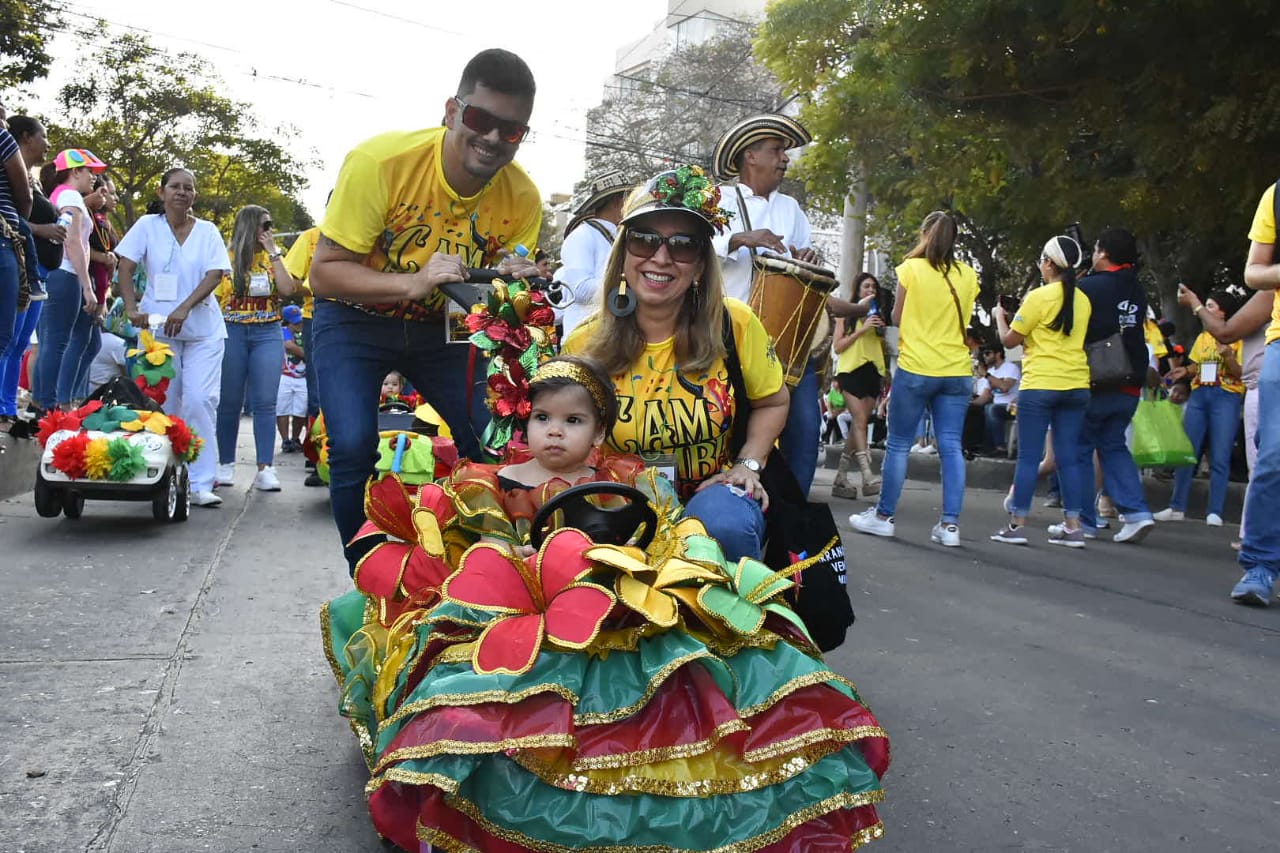 Los padres acompañaron a sus hijos en el recorrido familiar.