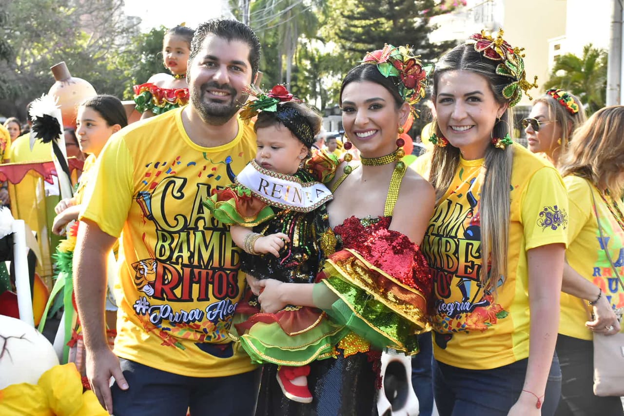 La Reina del Carnaval, Carolina Segebre acompañó a los danzantes.