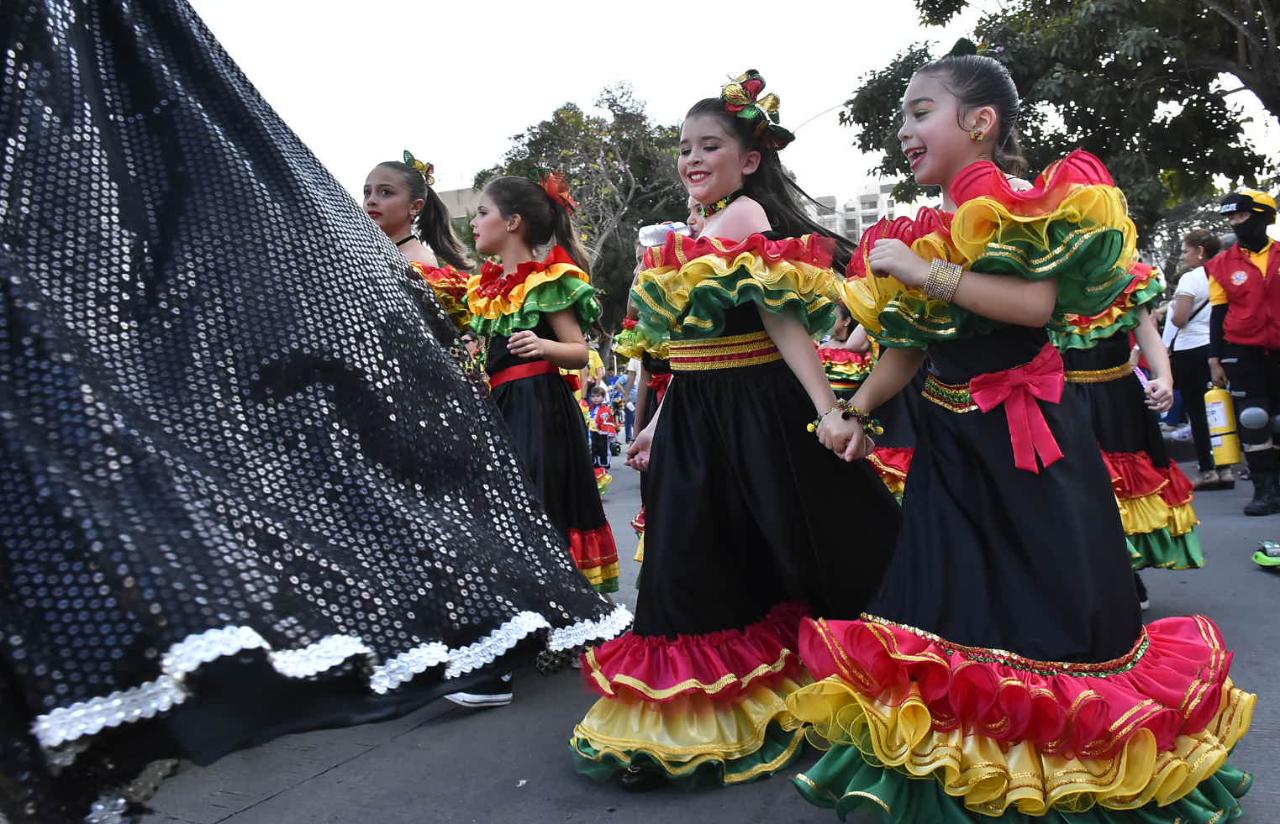 Las pequeñas garabateras invadieron las calles con su alegría.