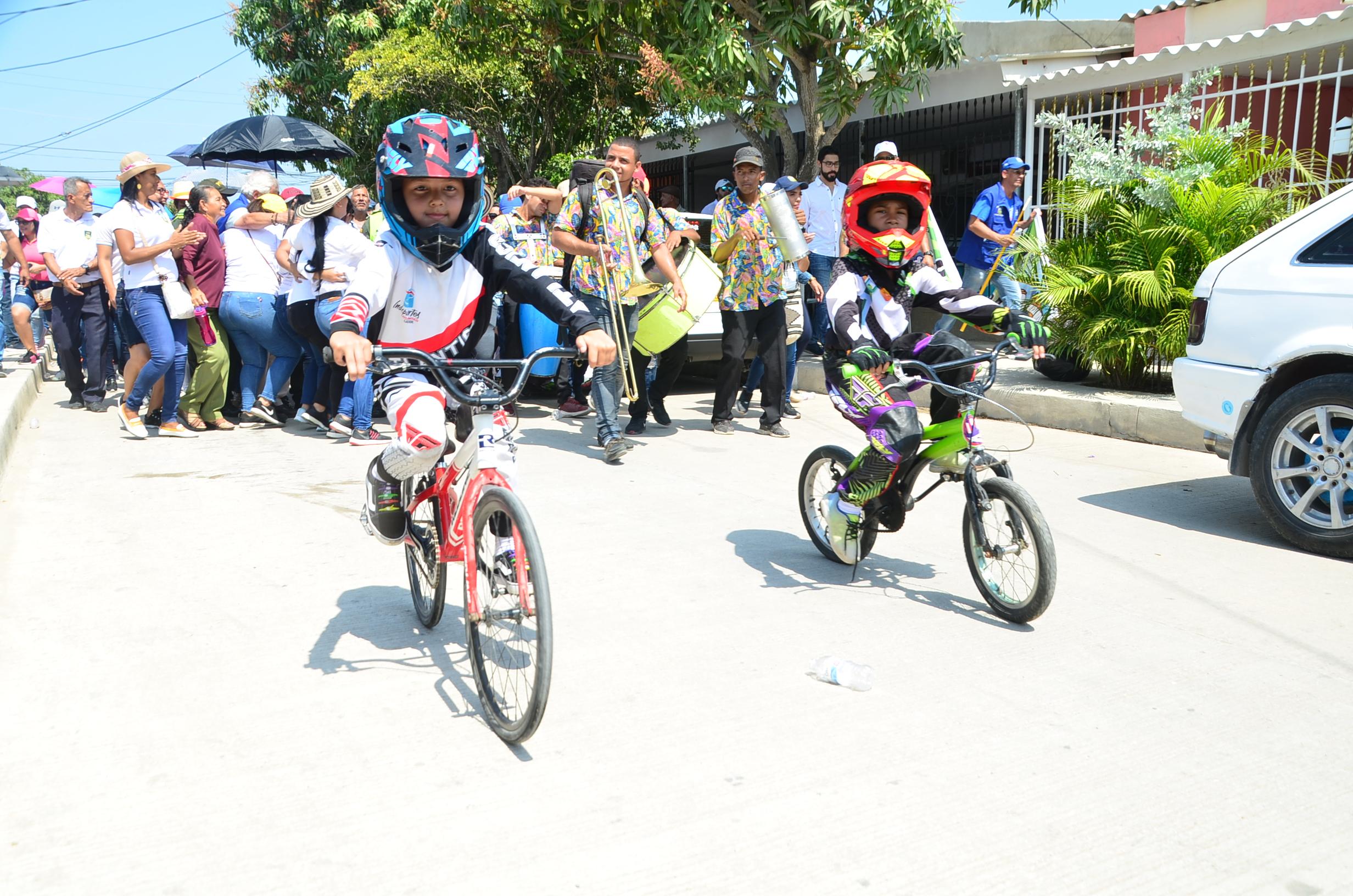 Niño bicicrosista Johan Santiago Cera.