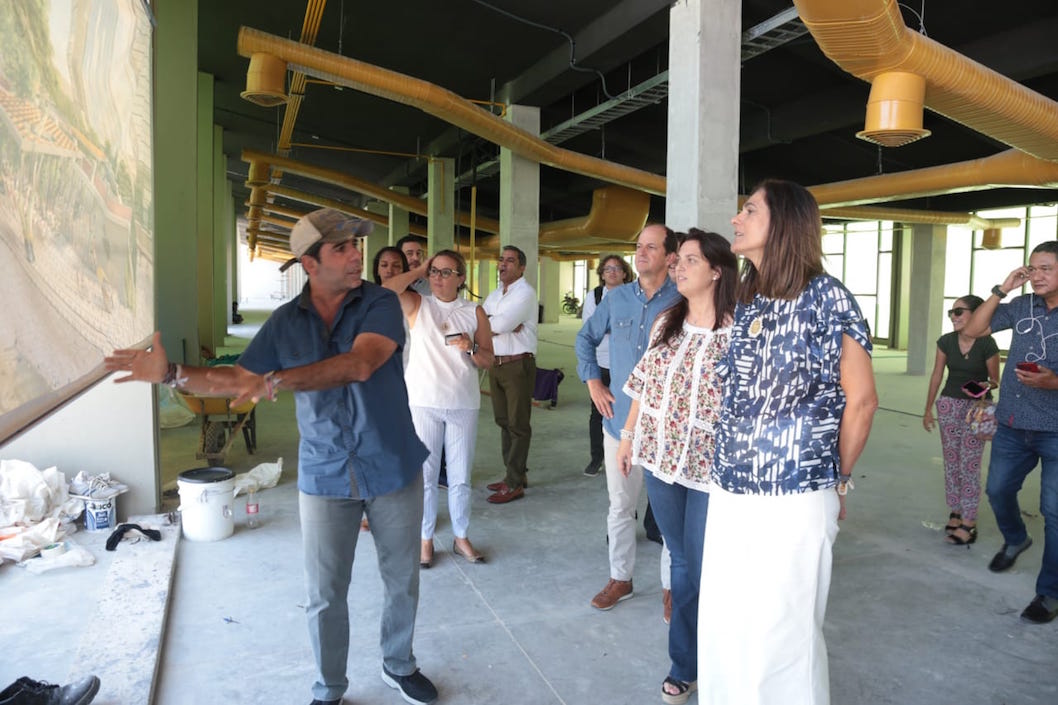 La visita al Centro de Convenciones Puerta de oro.