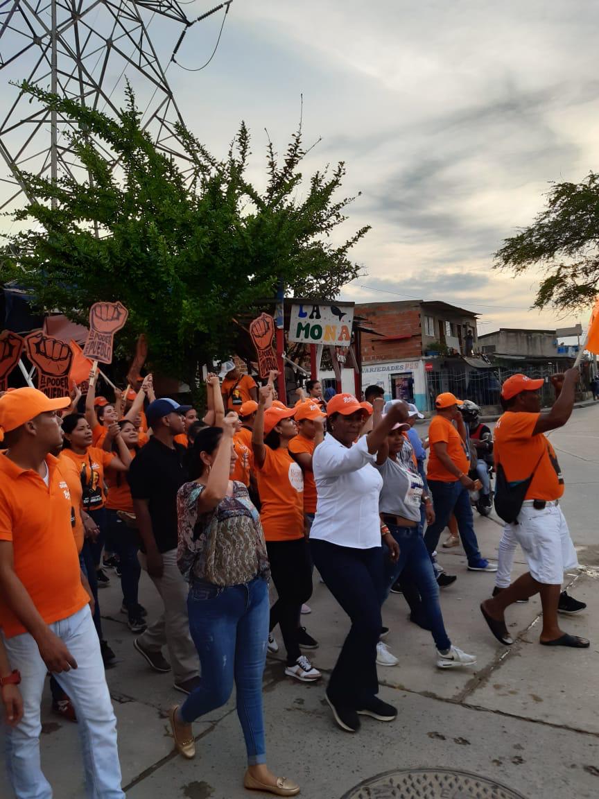 Candidata a la Alcaldía de Soledad Beatriz Barraza en su campaña electoral.