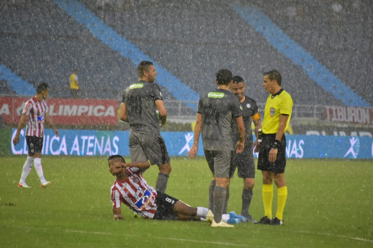 Falta contra 'El chino' Sandoval.