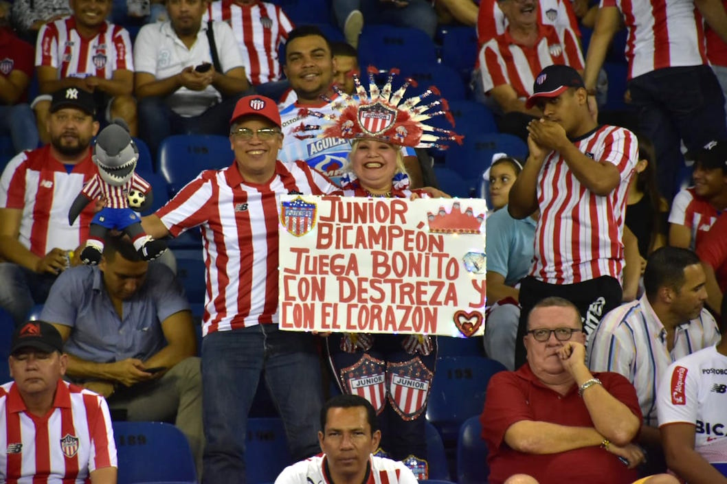 La afición respaldando a los 'tiburones'.