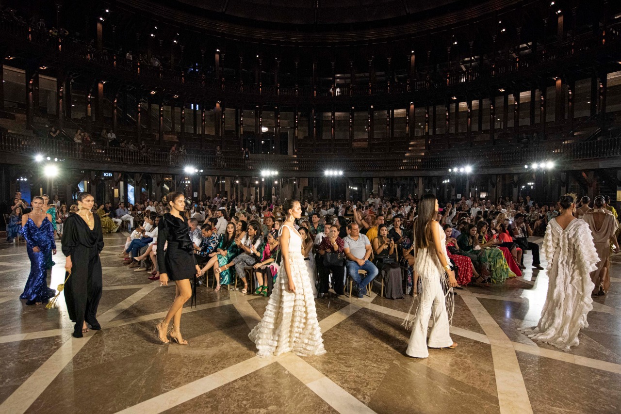 Desfile inaugural de Andrés Pajón en Ixel Moda 2019.