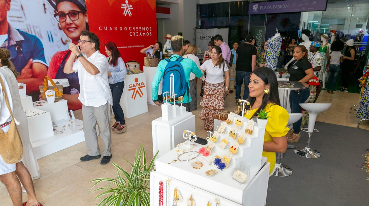Asistentes disfrutando de Ixel Moda 2019.