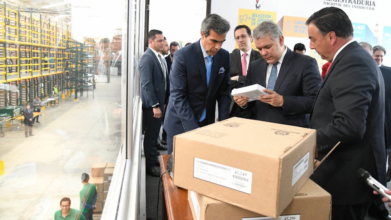 El Presidente de la República visitando el Centro de Operaciones.