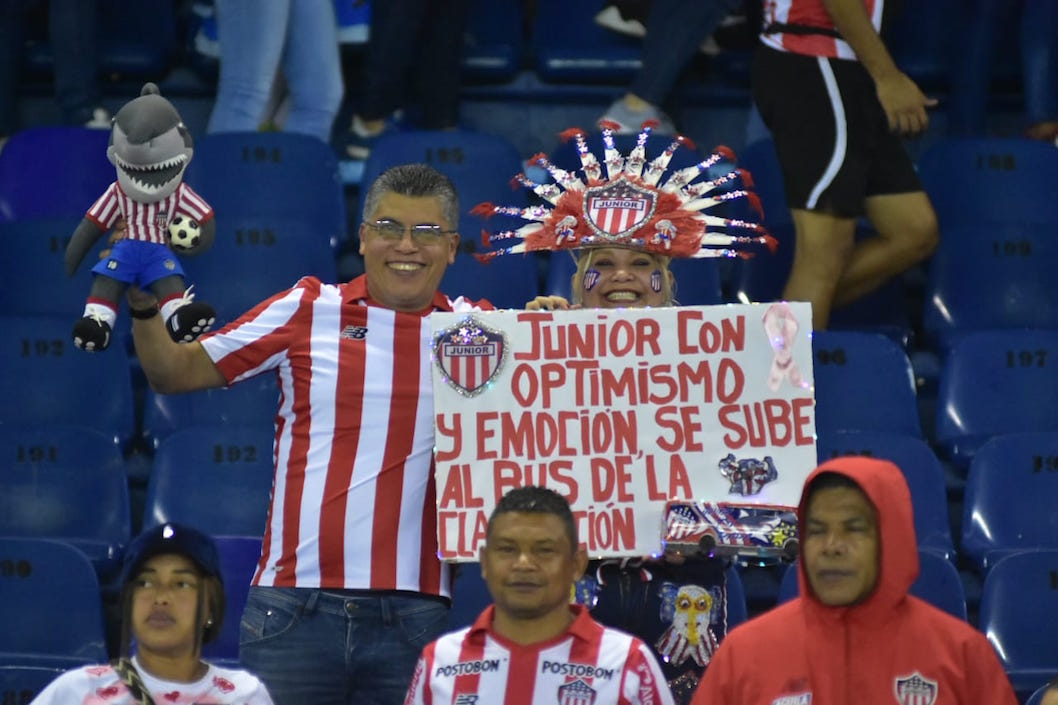 El optimismo de los aficionados junioristas en la tribuna.