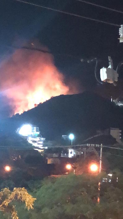 Cortesía Así se ve el incendio desde Taganga.