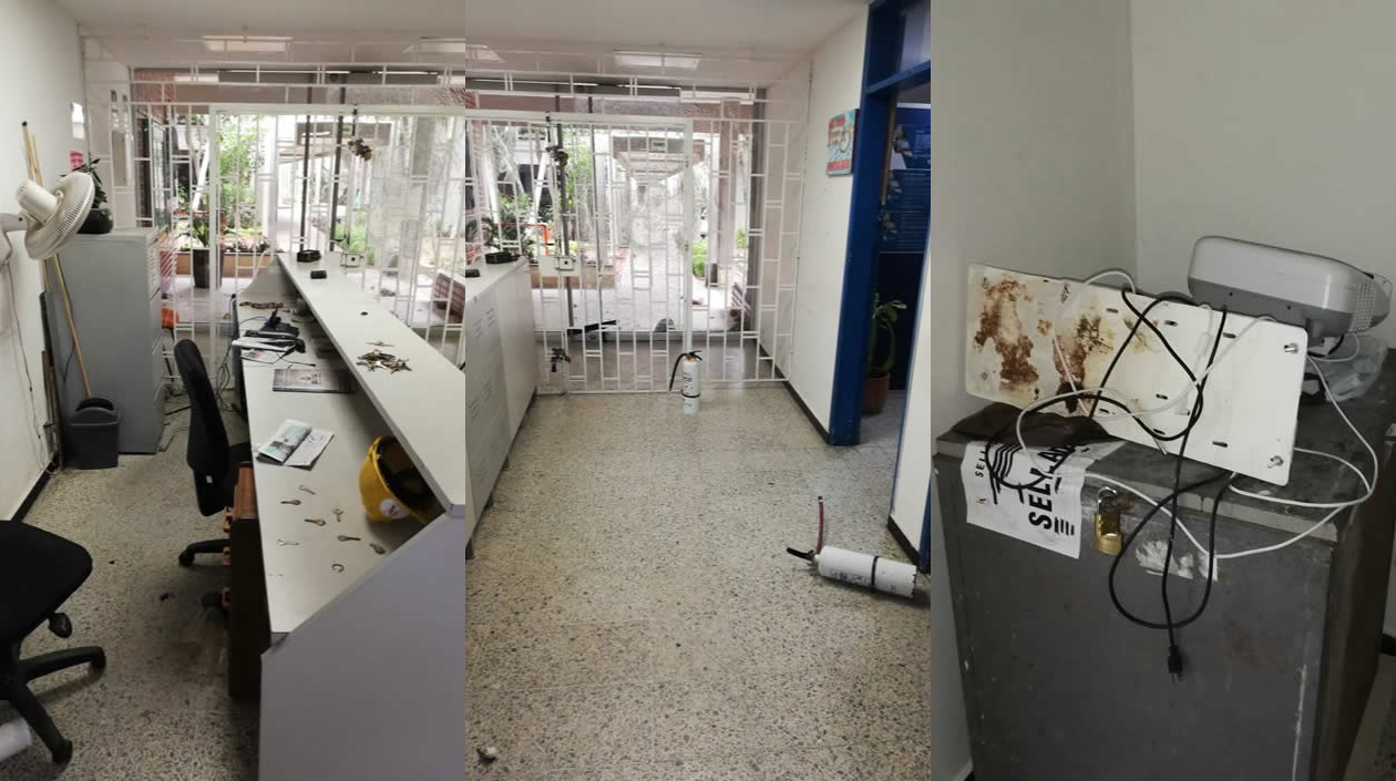 La entrada a la rectoría y sus archivadores destruidos.