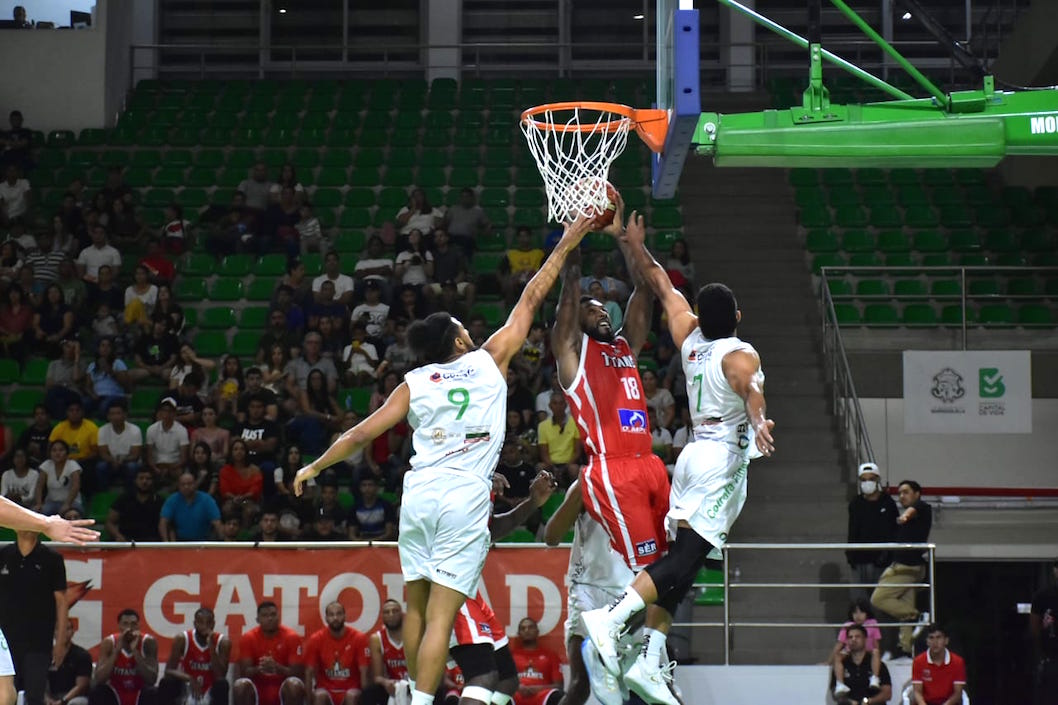 Pese a la derrota los Titanes mantienen el liderato.