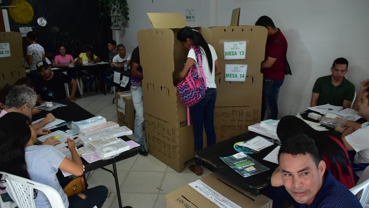 En algunos puestos, según dijeron los sufragantes, los salones eran muy pequeños.