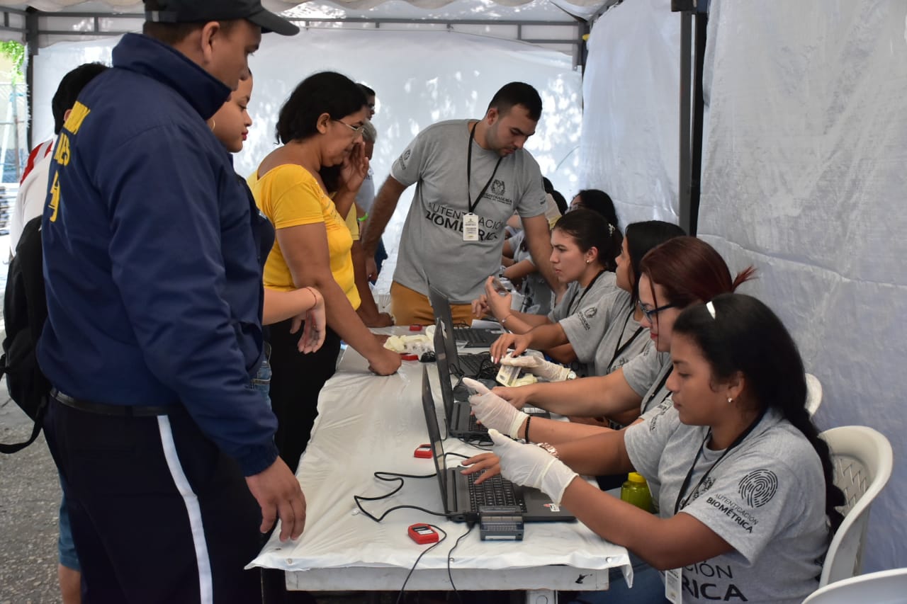 La identificación biométrica en los puestos de votación.