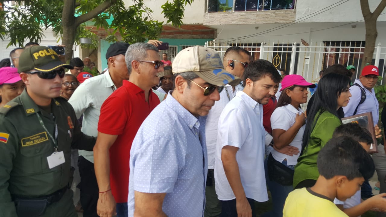 El Alcalde Alejandro Char y el mandatario electo, Jaime Pumarejo.