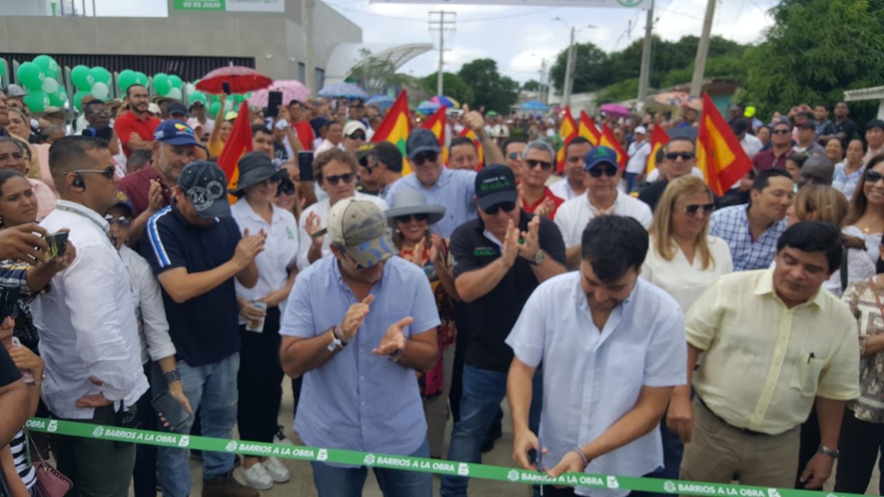 El Alcalde Alejandro Char y el mandatario electo, Jaime Pumarejo.