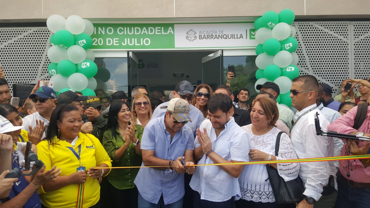 El Alcalde Alejandro Char y el mandatario electo, Jaime Pumarejo.