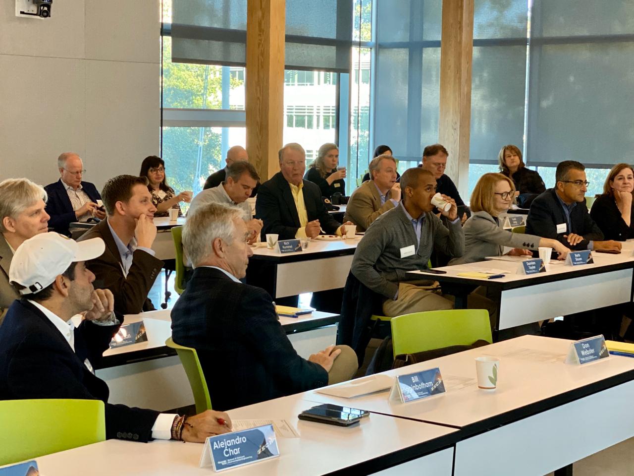 El Alcalde de Barranquilla, Alejandro Char (izquierdo).