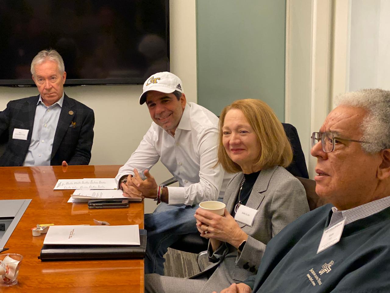 El Alcalde de Barranquilla, Alejandro Char (derecho).