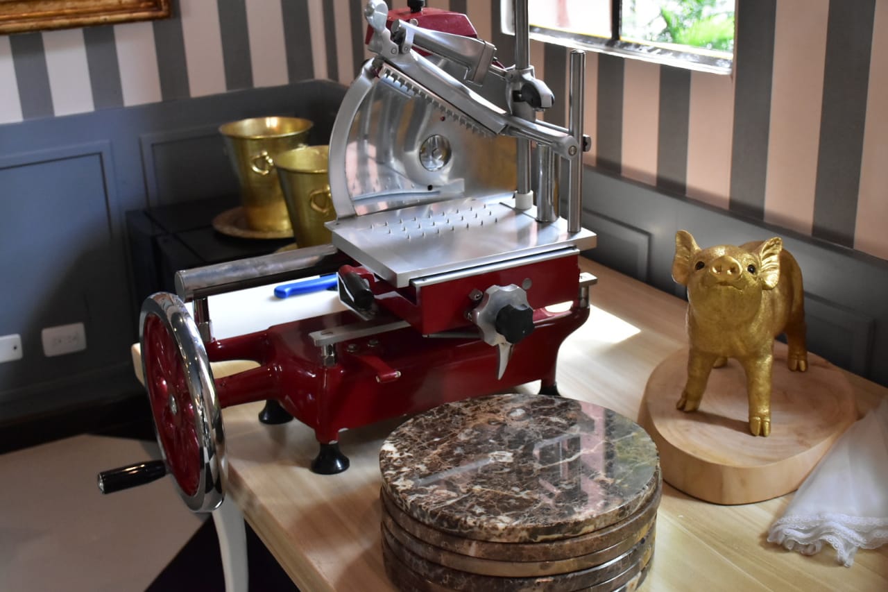 El menú del restaurante te hace agua la boca.