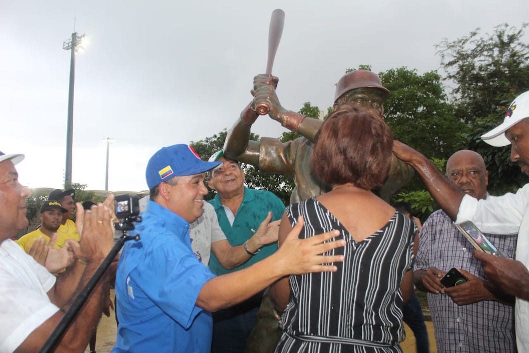 El monumento develado en la Villa Olímpica en homenaje a Abel 'El tigre' Leal.