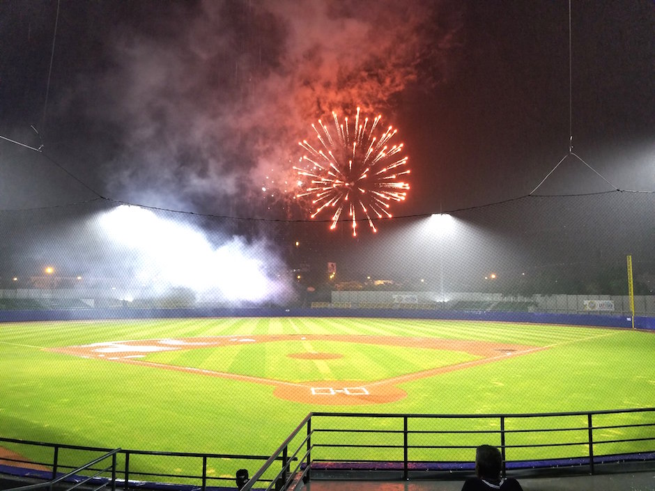 El remodelado estadio de béisbol ahora con el nombre Once de Noviembre 'Abel Leal'.