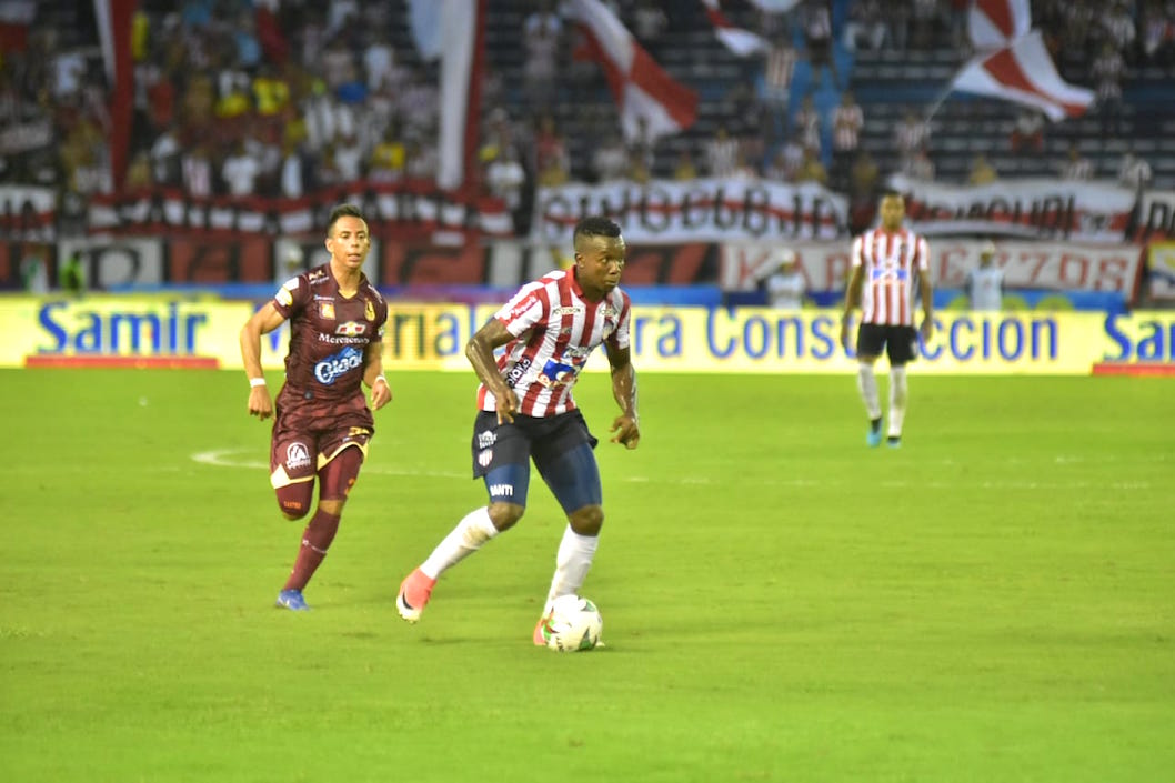 Daniel Moreno en otra jugada de ataque.