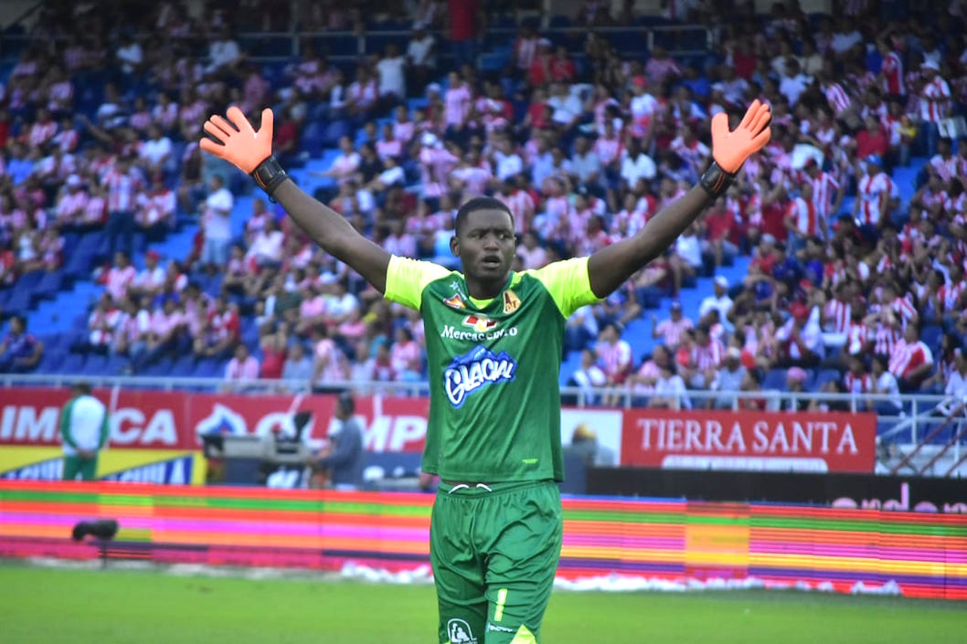 El arquero William Cuesta celebrando el gol de Anderson Plata.