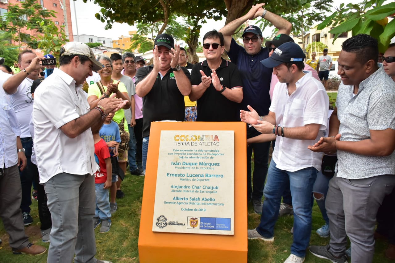 El Alcalde de Barranquilla, Alejandro Char; el gerente de la ADI, Alberto Salah y el Ministro del Deporte, Ernesto Lucena.