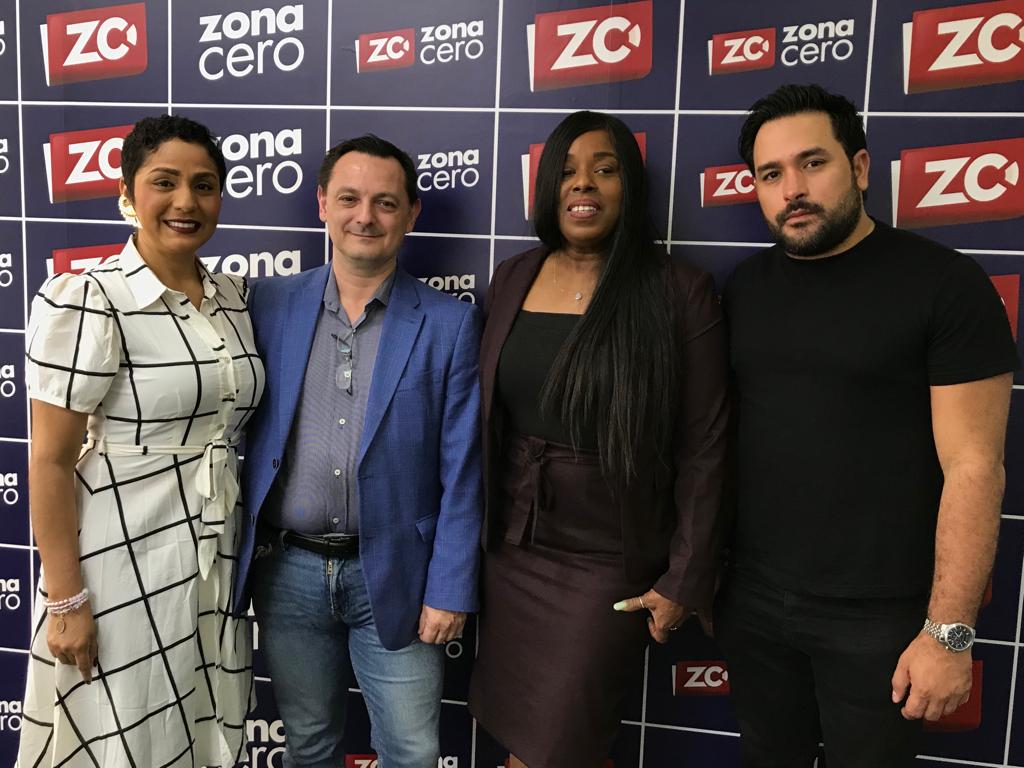 Tatiana González (paciente oncológica), Emmanuel Voissard (cofundador de la empresa), Lili Clarke (CEO de la empresa), Michael Gutiérrez (embajador de la empresa).