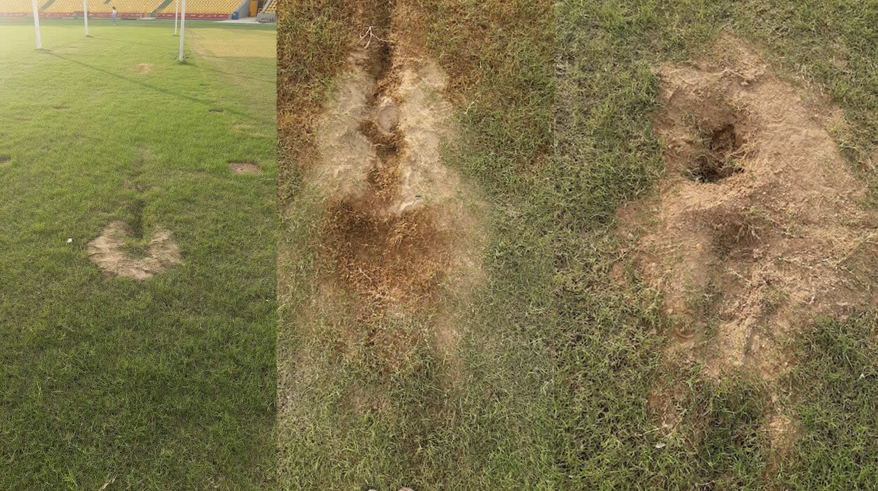 Destrozos causados por las estructuras montadas en la cancha.