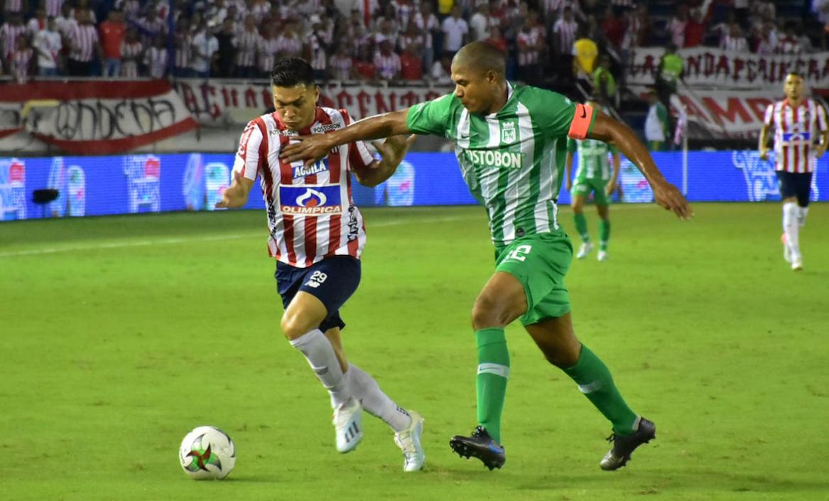 El duelo 'cazado' en los camerinos en Medellín: Alexis Henriquez con Teo, que ganó el ídolo de 'La Chinita'.