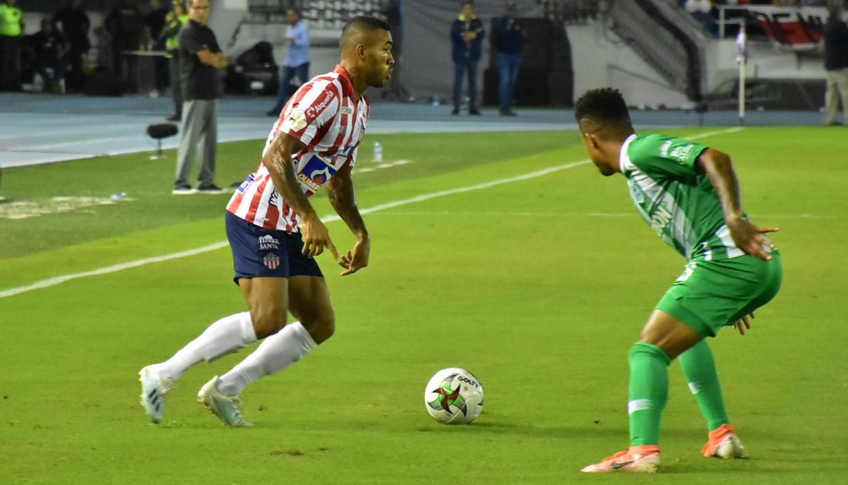 Freddy Hinestroza ensayando jugada ofensiva.