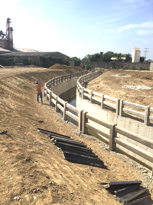 Obras de canalización en el arroyo El Salao.