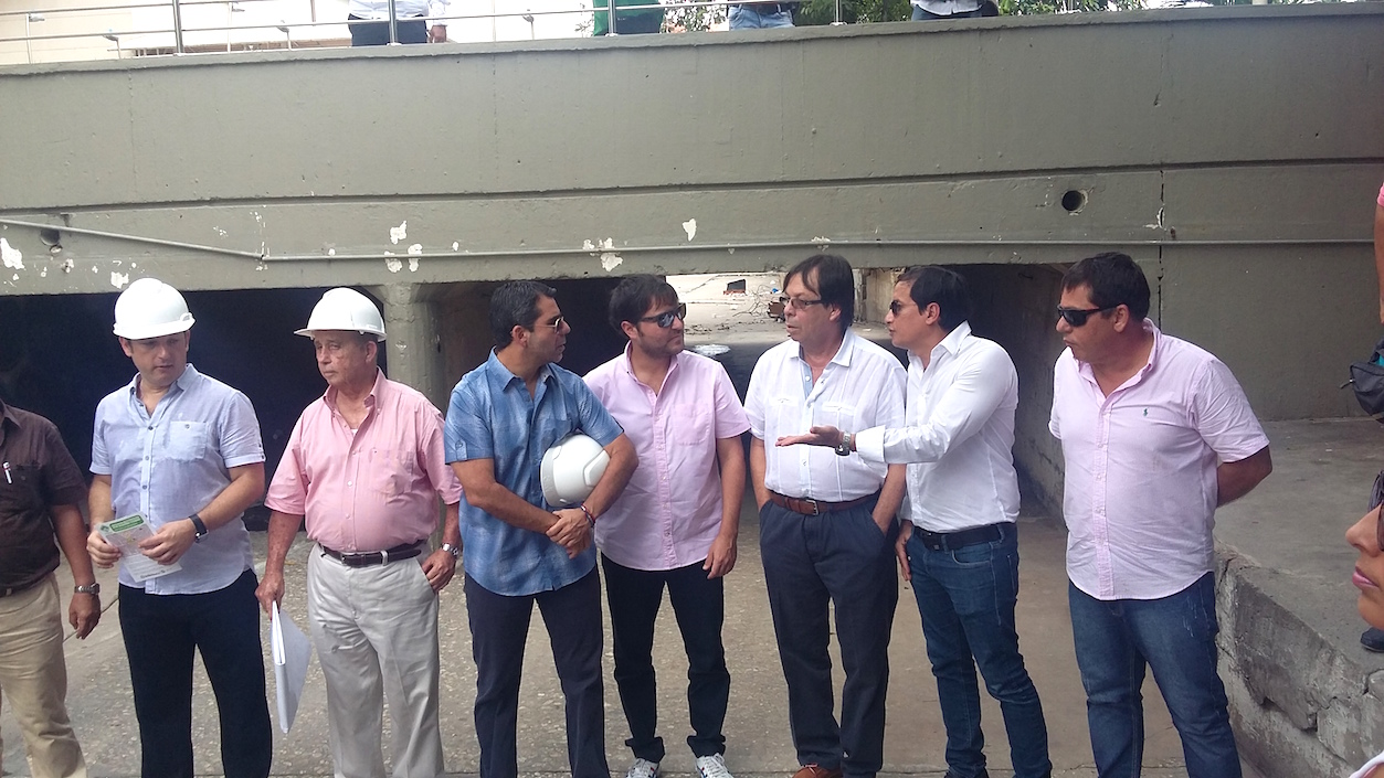 Los Alcaldes saliente y entrante con el Director de la CRA, en una visita a las obras.