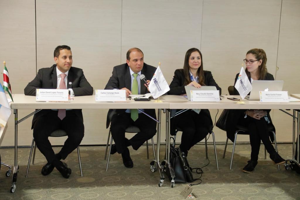 El Director Ejecutivo de la Federación Nacional de Departamentos en la Mesa de secretarios de hacienda, donde se presentan propuestas para el fortalecimiento del impuesto al consumo de licores.