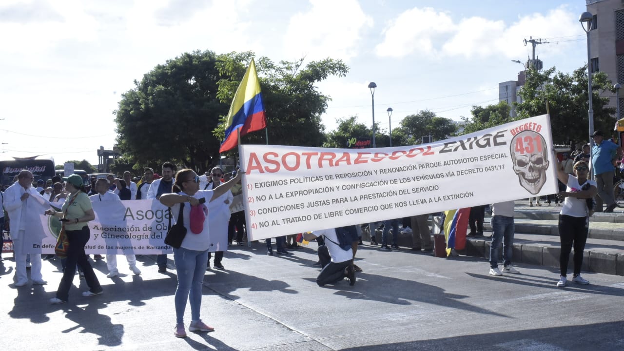 Sindicatos, agremiaciones profesionales y maestros se reunieron en el Parque Esthercita Forero.