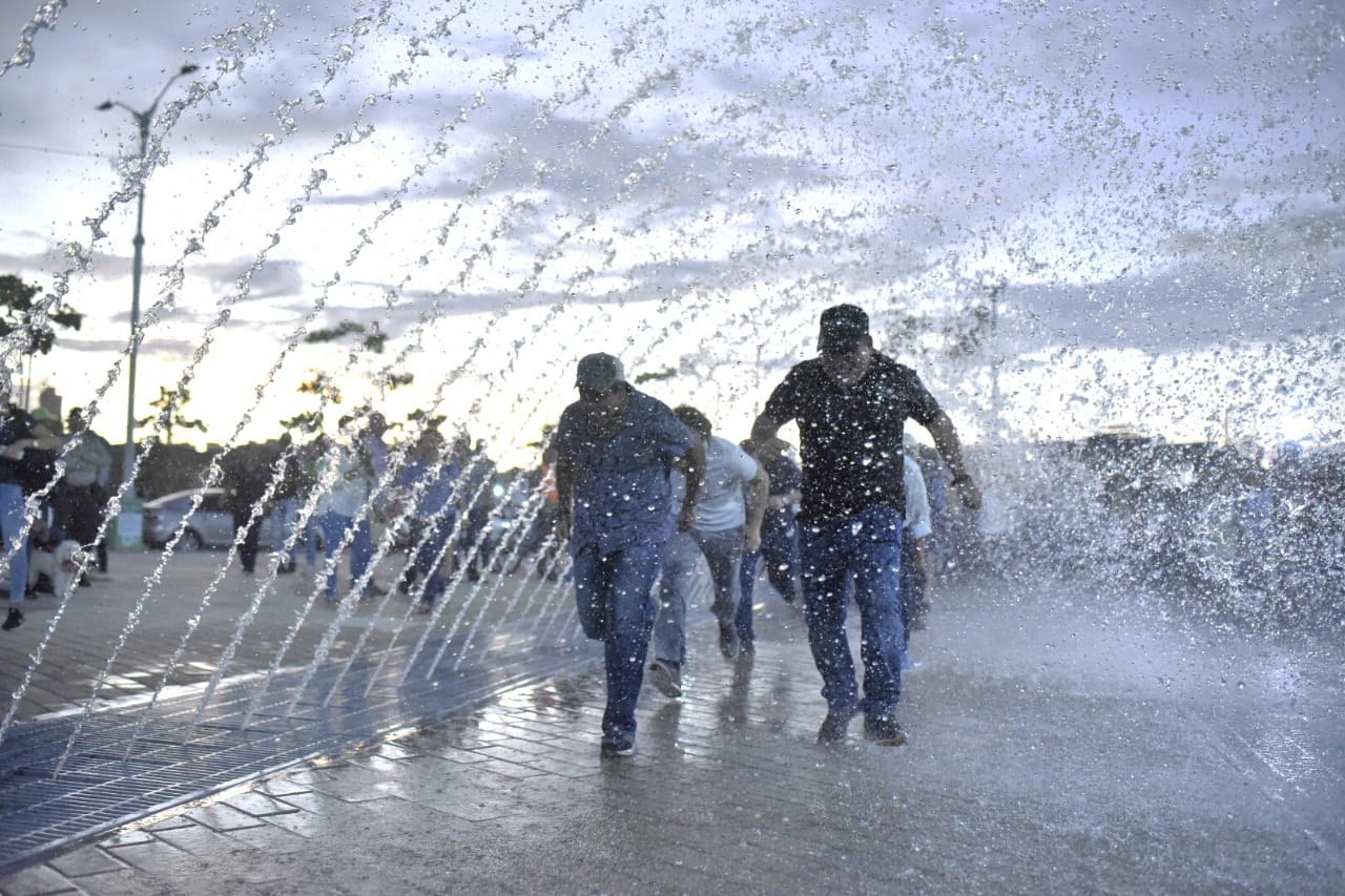 El Alcalde de Barranquilla, Alejandro Char y el gerente de la ADI, Alberto Salah.