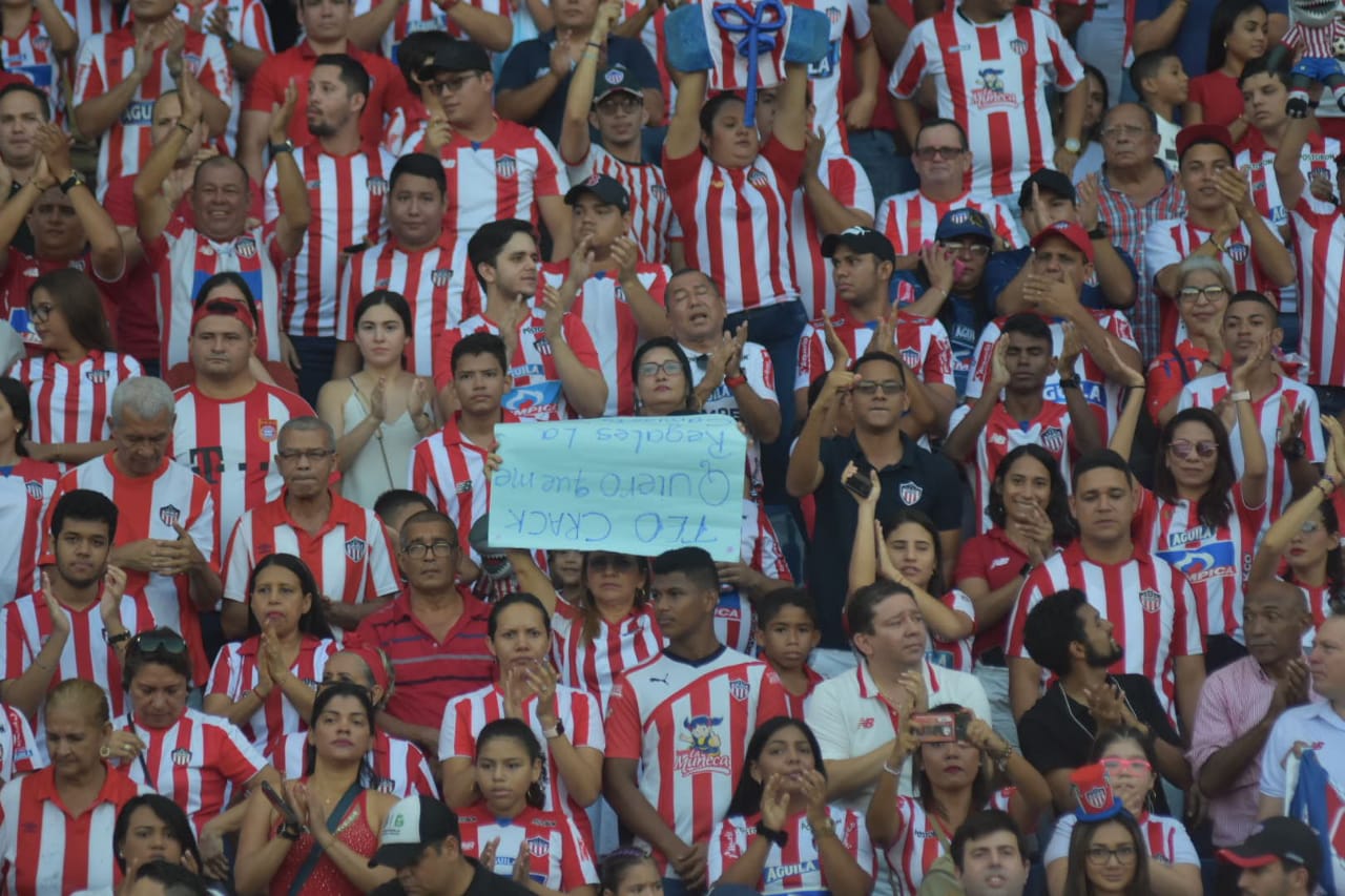 Un mensaje para Teófilo Gutiérrez desde la tribuna.