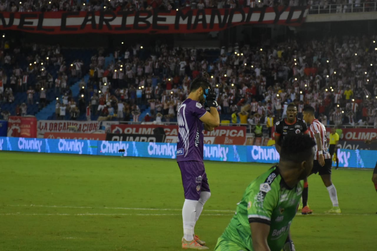 Viera lamentándose tras errar el cobro de la pena máxima.