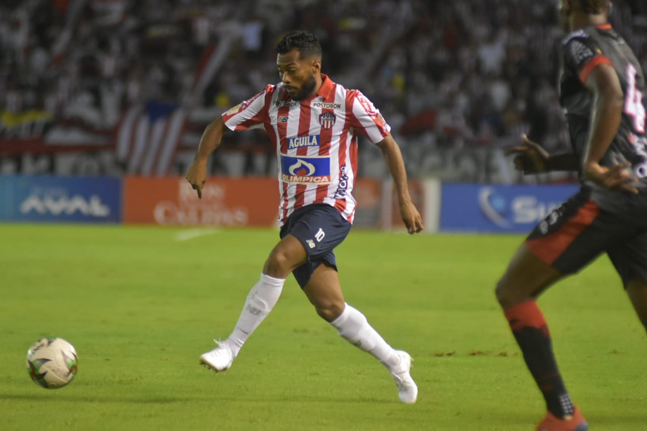 Luis 'Cariaco' González en función de ataque.