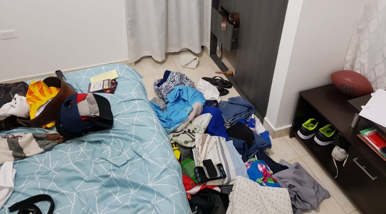 Zonacero. Así quedó uno de los cuartos que fue revisado por los ladrones en el barrio Boston.